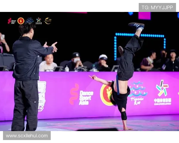 北京街舞队在世界攀岩锦标赛中的团队协作表现精彩点评与分析