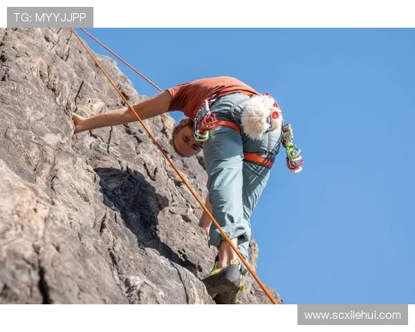 杭州攀岩队的速度之旅:揭秘攀岩巨献的背后故事与训练秘诀 杭州攀岩队的速度之旅:揭秘攀岩巨献的背后故事与训练秘诀