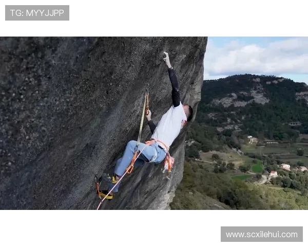 武汉攀岩队边路渗透策略解析与攀岩热点发展趋势探讨